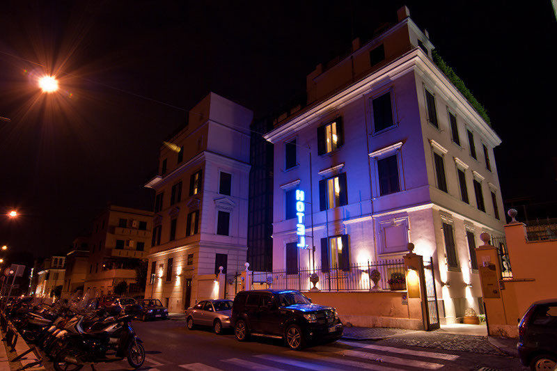 Center 2 Hotel 3*